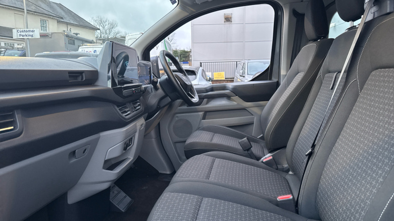Ford Tourneo Custom 320 L2 Diesel Fwd 2.0 EcoBlue 136ps H1 Zetec 8 seater Auto